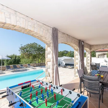 빌라 Majda Cabrunici