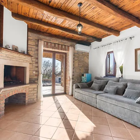 Majda Villa Cabrunici